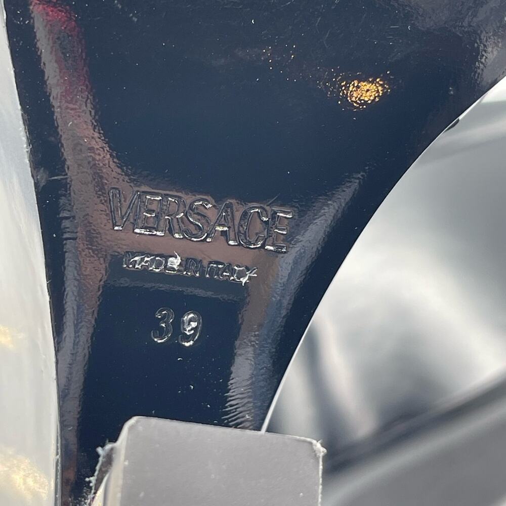 VERSACE Tempest Calf Leather Black Platform Pumps with Gold Hardware Size 39 - Picture 16 of 16